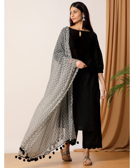 black dress with dupatta